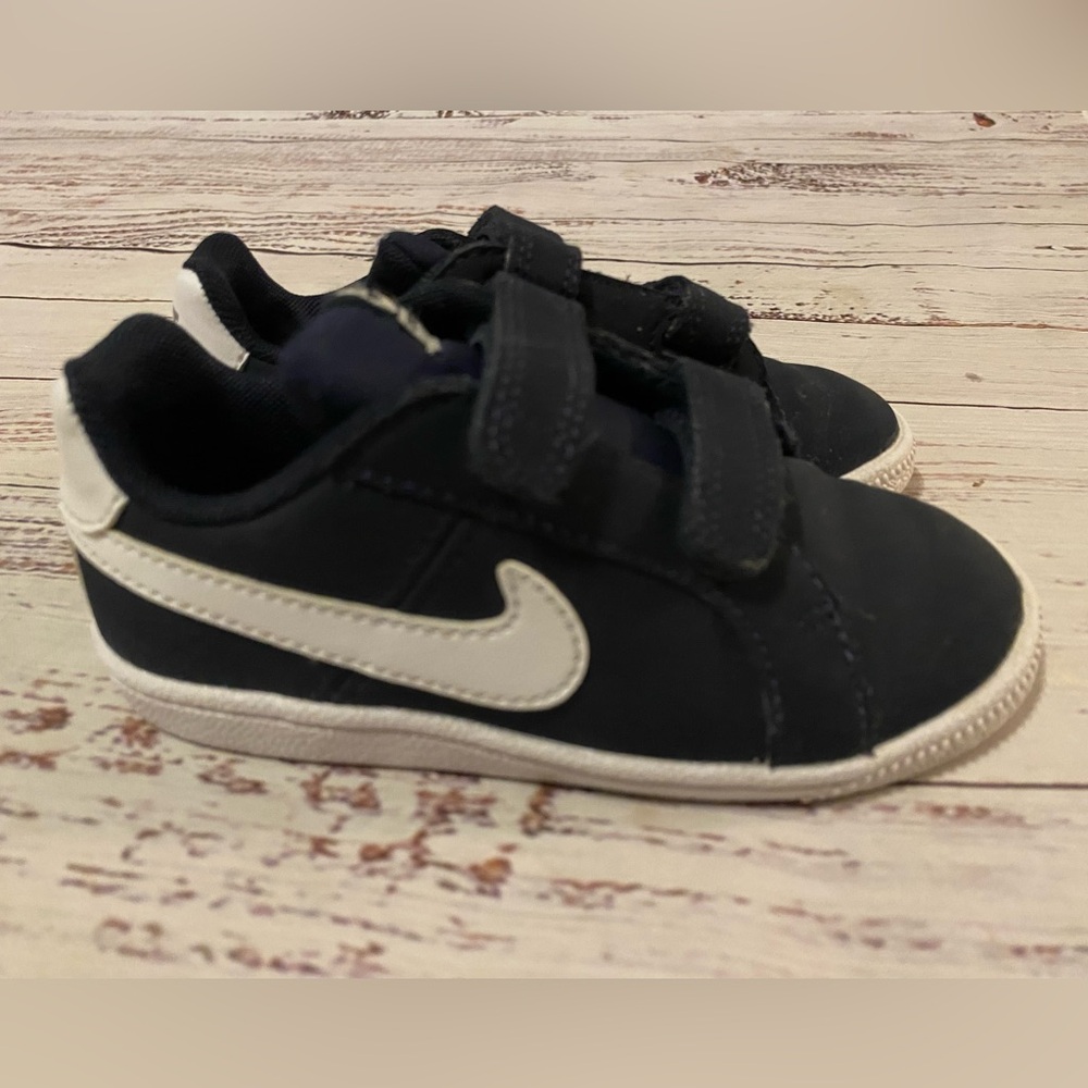 Nike Court Royale Navy White Sneakers Size 9